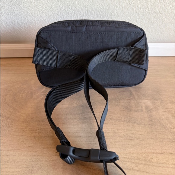 Lululemon Mini Everywhere Belt Bag - Picture 5 of 7